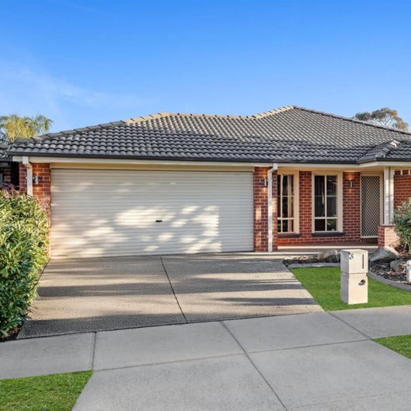 3 Howe Way Img1